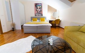 Mini Hotel Riverlux Apartments